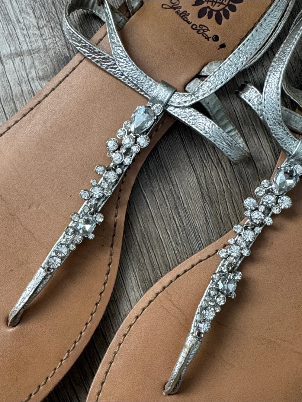 Yellow Box Women's Gemstone T-Strap Sandals - Silver Size 9 - Picture 2 of 9